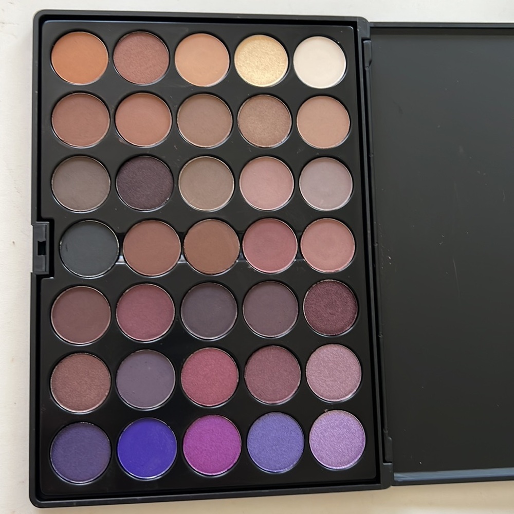 Crown 35 colors Eyeshadow palette, dark and purple color shades - Picture 2 of 3